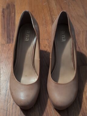 Nude Wedges